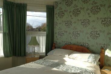 Drakewalls Bed And Breakfast