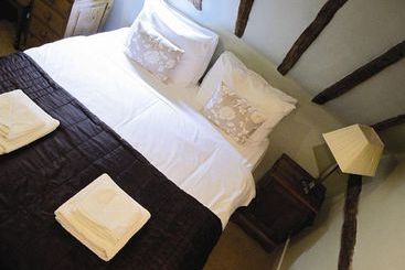 فندق The Greyhound Inn