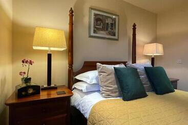 בית מלון כפרי The Hawkley Inn