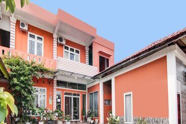 Отель Oyo 92055 Nirvana Homestay Syariah