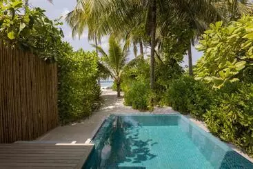 هتل Avani Plus Fares Maldives Resort
