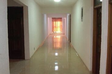 בית מלון כפרי Adinkra Plaza