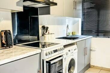 Residens Stunning 3 Bed House In London With Free Parking