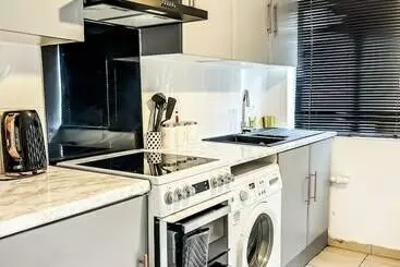 اقامتگاه Stunning 3 Bed House In London With Free Parking