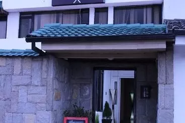 ベッドアンドブレックファースト Vinilo House & Grill