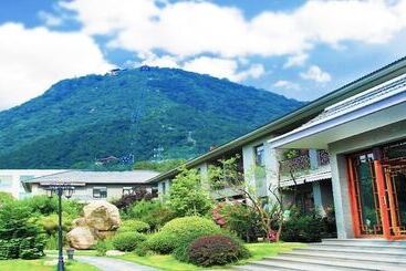 Otel Fragrant Hills Holiday Business