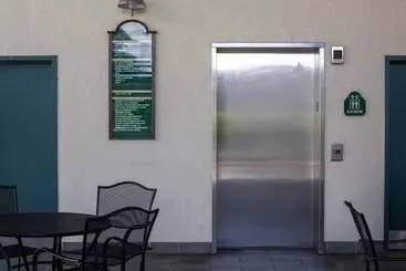 Hotelli Marketplace Suites