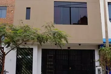 簡易ホテル Javi's Rooms