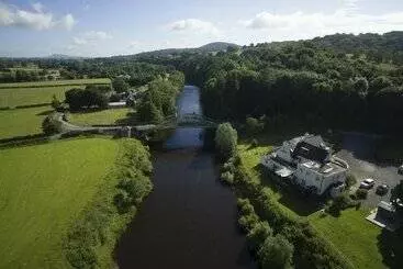 The Chainbridge Inn