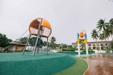 Nouveau Resort