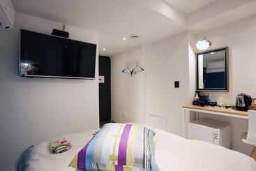 Motel Yaja Yeonsinnae Station