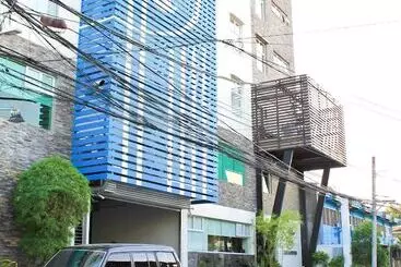 Otel Azia Suites And Residences