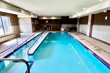 Szálloda Holiday Inn Express Alva, An Ihg