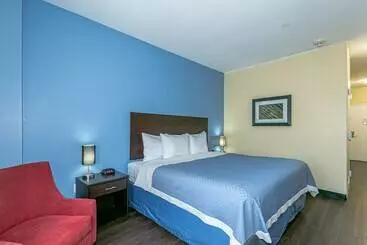 هتل Ozone Inn & Suites