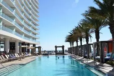 アパートホテル Upscale Comfort And Breathtaking Views At H Hollywood Residences By Zelloo