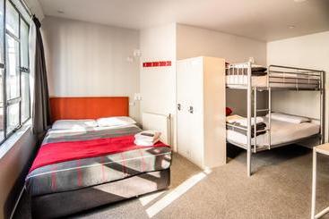 ユースホステル Urbanz