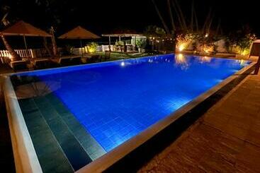 בית מלון כפרי Surf Station