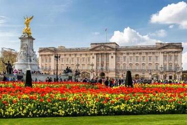 هتل The Resident Victoria