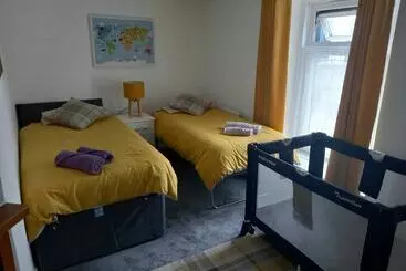 Cosy Cottage, A Spacious Home In Torquay