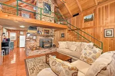 Mökkimajoitus Rustic Knotty Pine   Minutes To The Water!