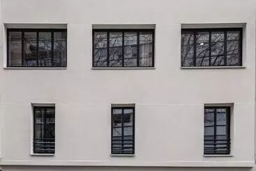 هاستل Beau M Paris