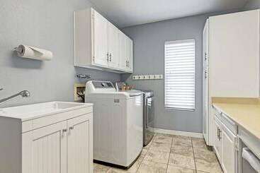 茅舍 Fountain Hiils 4 Bdrm W/breathtaking Views & Pool!