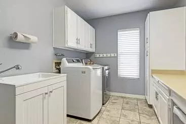 Mökkimajoitus Fountain Hiils 4 Bdrm W/breathtaking Views & Pool!