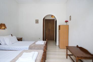 هتل Koukounaries Beach