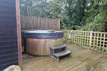 Landhus Glamping Hut   Riverside 1