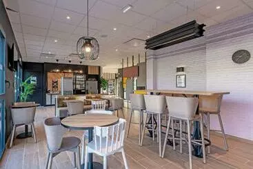 B&b Hotel Landerneau Bois Noir