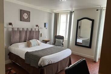 ホテル Restaurant Le Grand Monarque