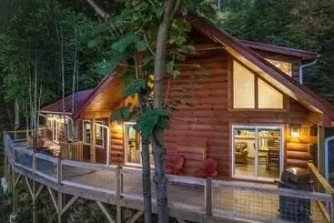 Mökkimajoitus Stunning 2br Cabin With Mountain Views