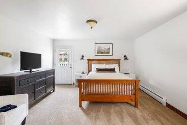 کلبه Bighorn By Avantstay Spacious Ski Cabin W/ Sprawling Porch, Views & Hot Tub!