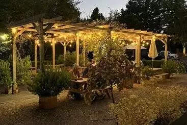 簡易ホテル John Barleycorn