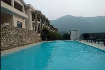 Курорт Sterling Corbett