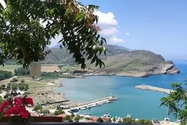 簡易ホテル İmroz Begonvil