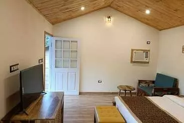 ホテル Aaroham Resorts Shimla