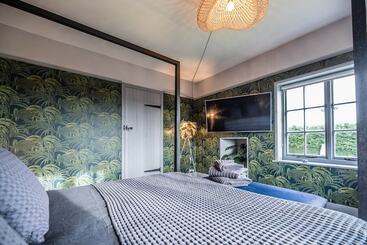 Pine Tree Cottage, Easton