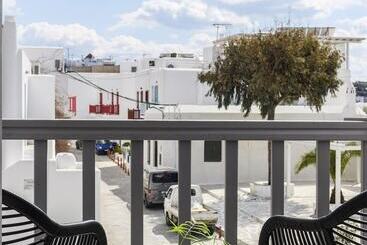 פנסיון Sunset Windmills Suites