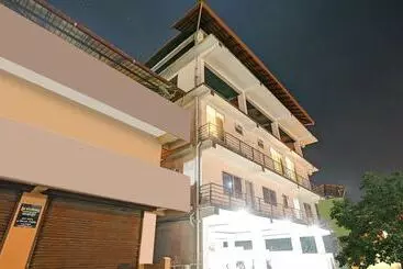 Pensió Treebo Doha King