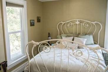 The Urstad House B&b