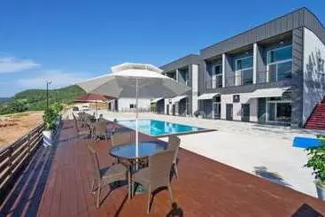 Yeosu Beach Castle Pension