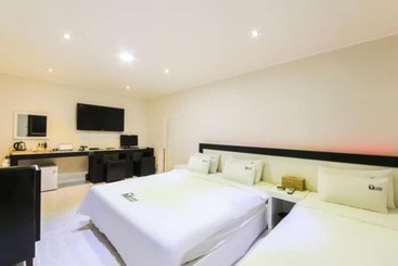 汽车旅馆  Haman The Moon