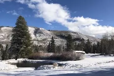 Mökkimajoitus Beyul Retreat