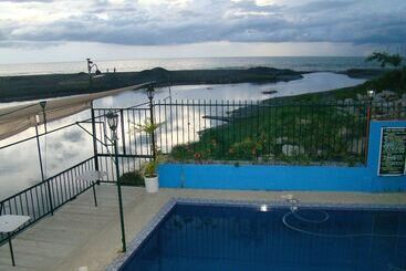 Hotel Tagudan Kubo Garden