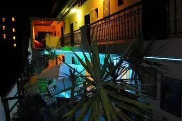 Majatalo Welcome To Hotel ,,petunia,, In Neos Marmaras,xalkidiki ,greece,in Para18dise