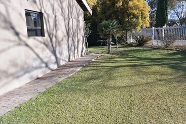 ペンション Easy Inn Guesthouse