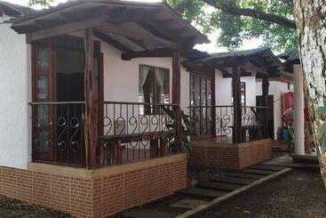 Hotel Cabañas El Samán