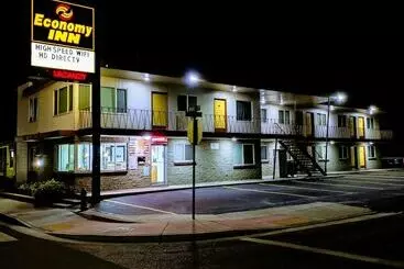 モーテル Economy Inn