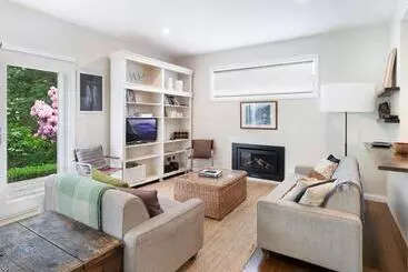 Hotel The Red Feather Inn